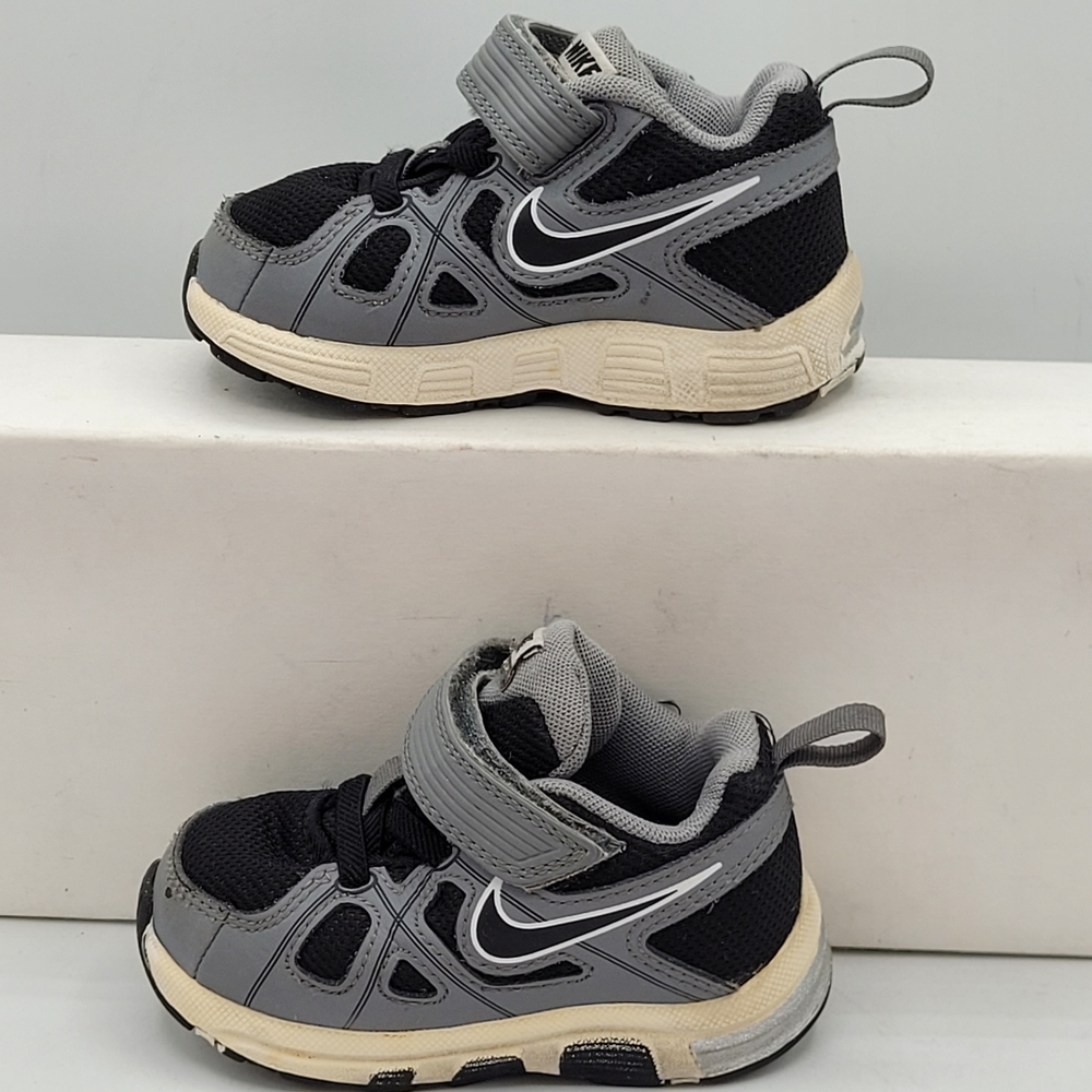 Nike T- Run Toddler Size 5c Sneakers